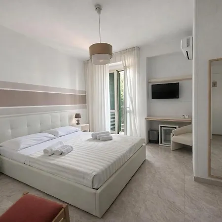 Hotiday Hotel
